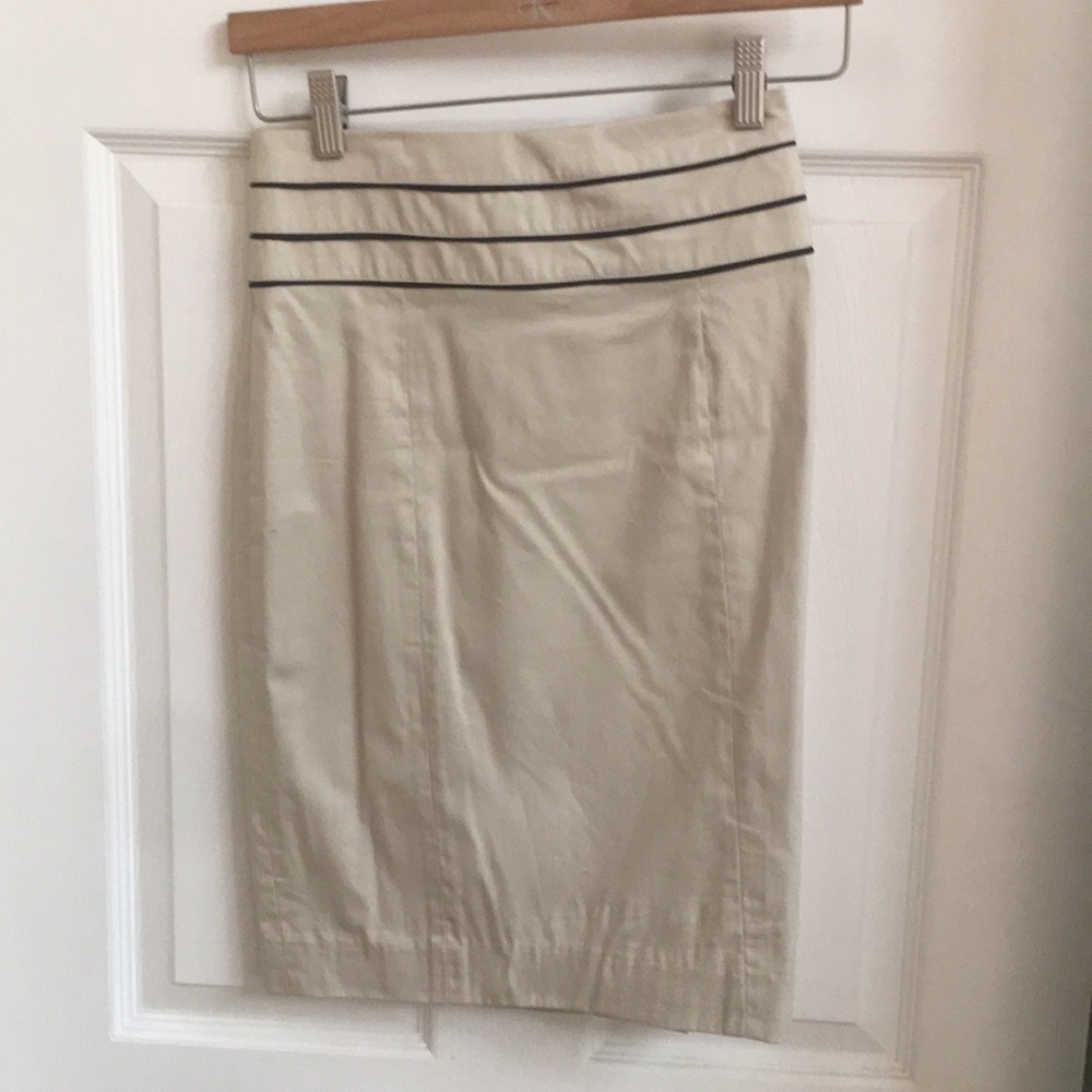 NWT - size 4 - khaki skirt